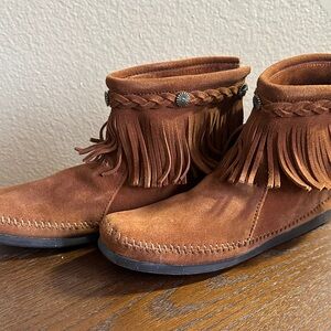 Minnetonka Brown Suede Fringe Ankle Boots